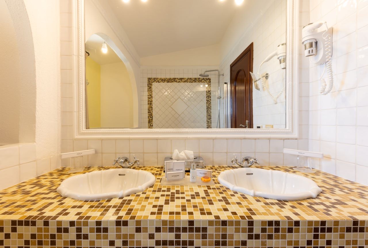 Privilege - Bathroom