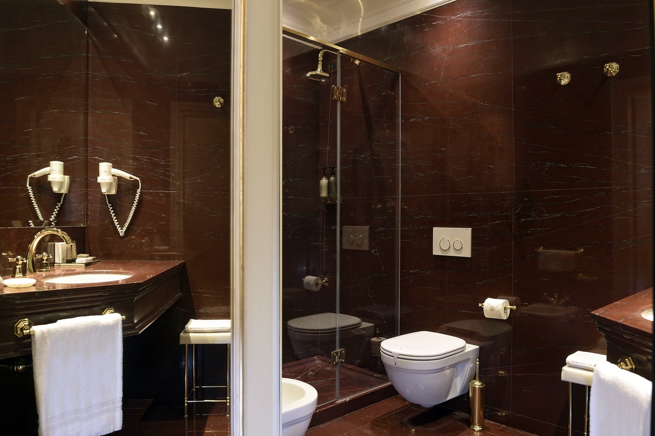 Junior Suite Bathroom