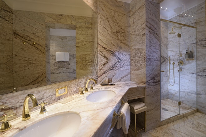 Junior Suite Bathroom
