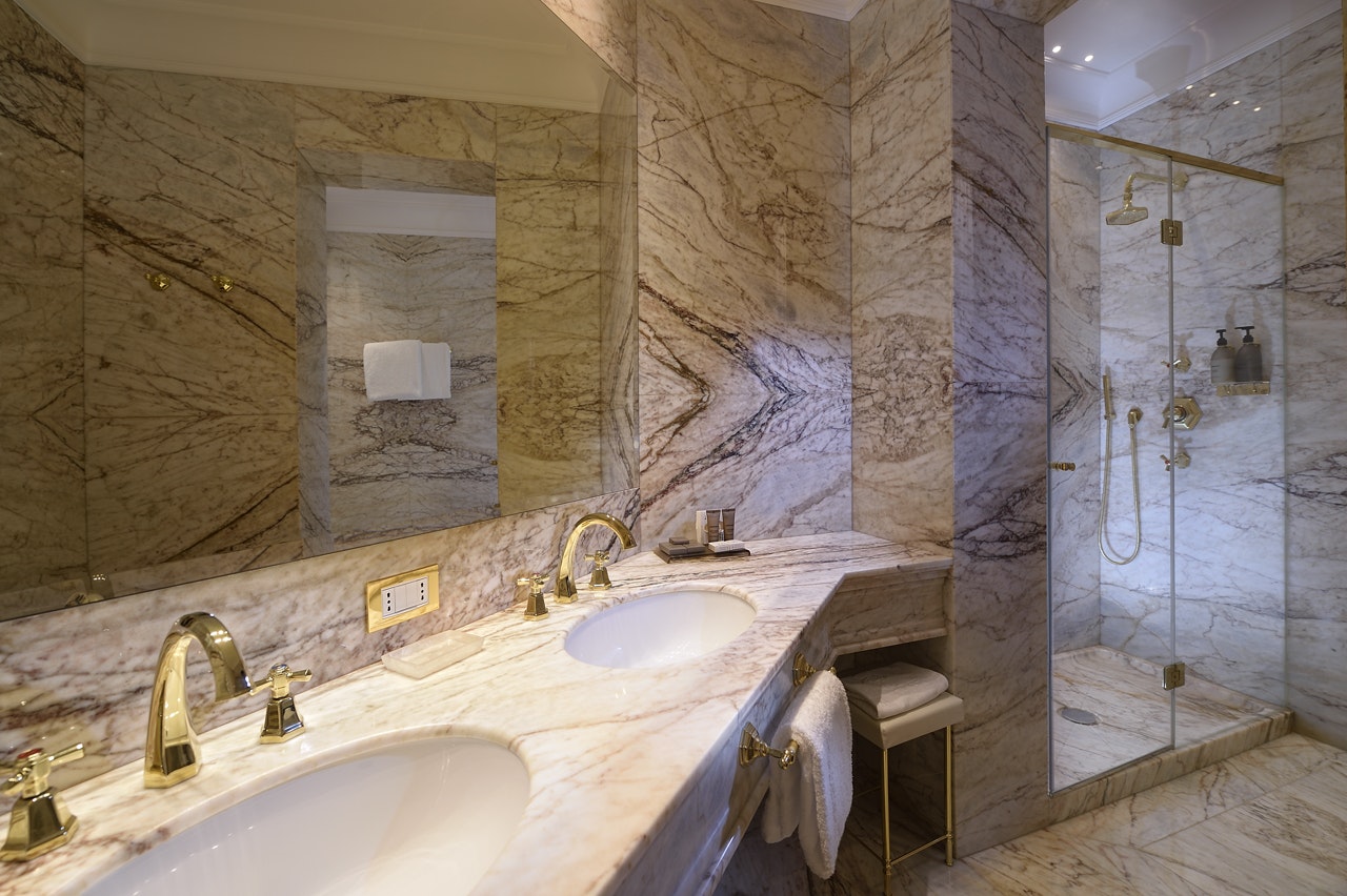 Junior Suite Bathroom