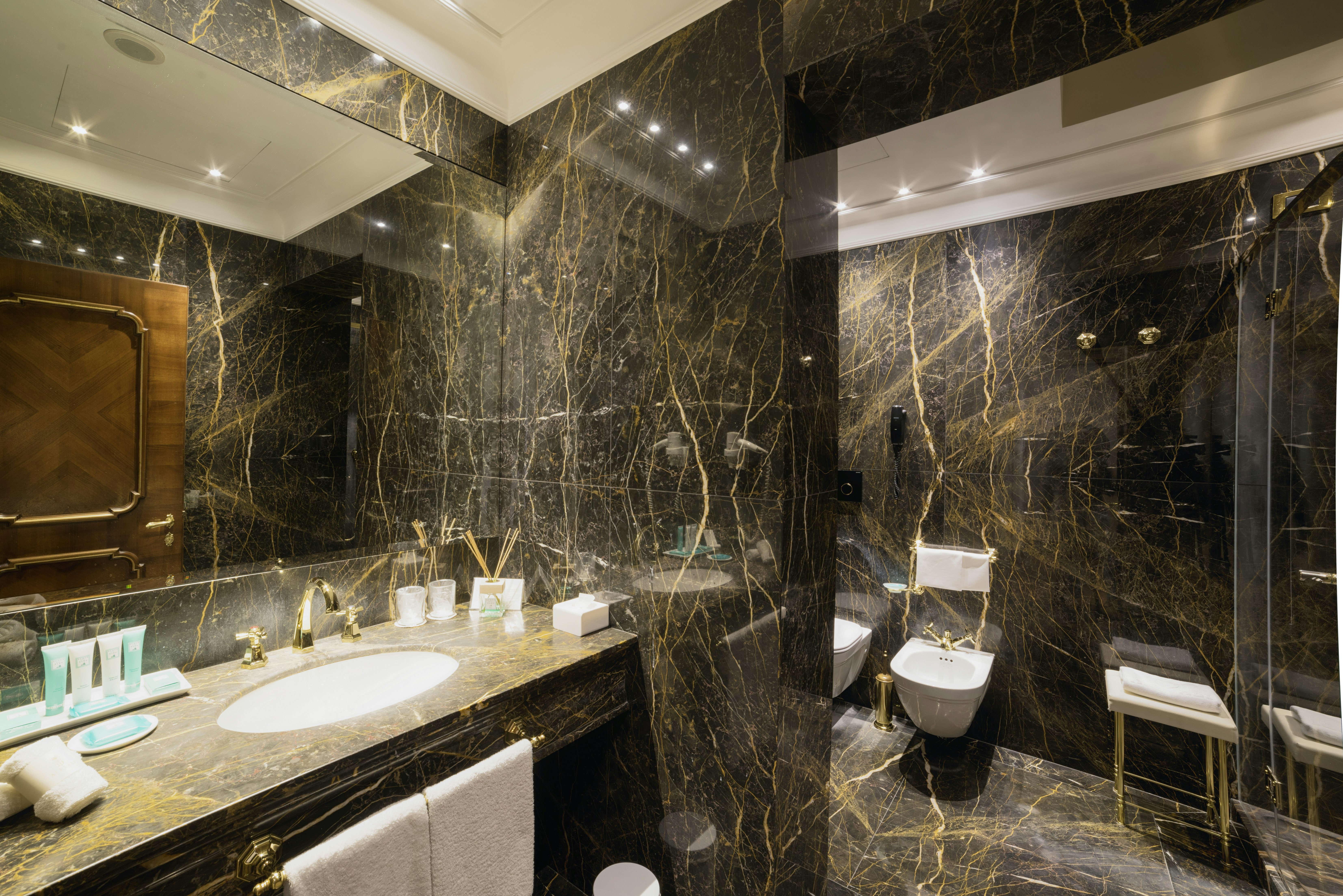 Luxury Suite Bathroom