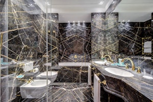 Luxury Suite Bathroom