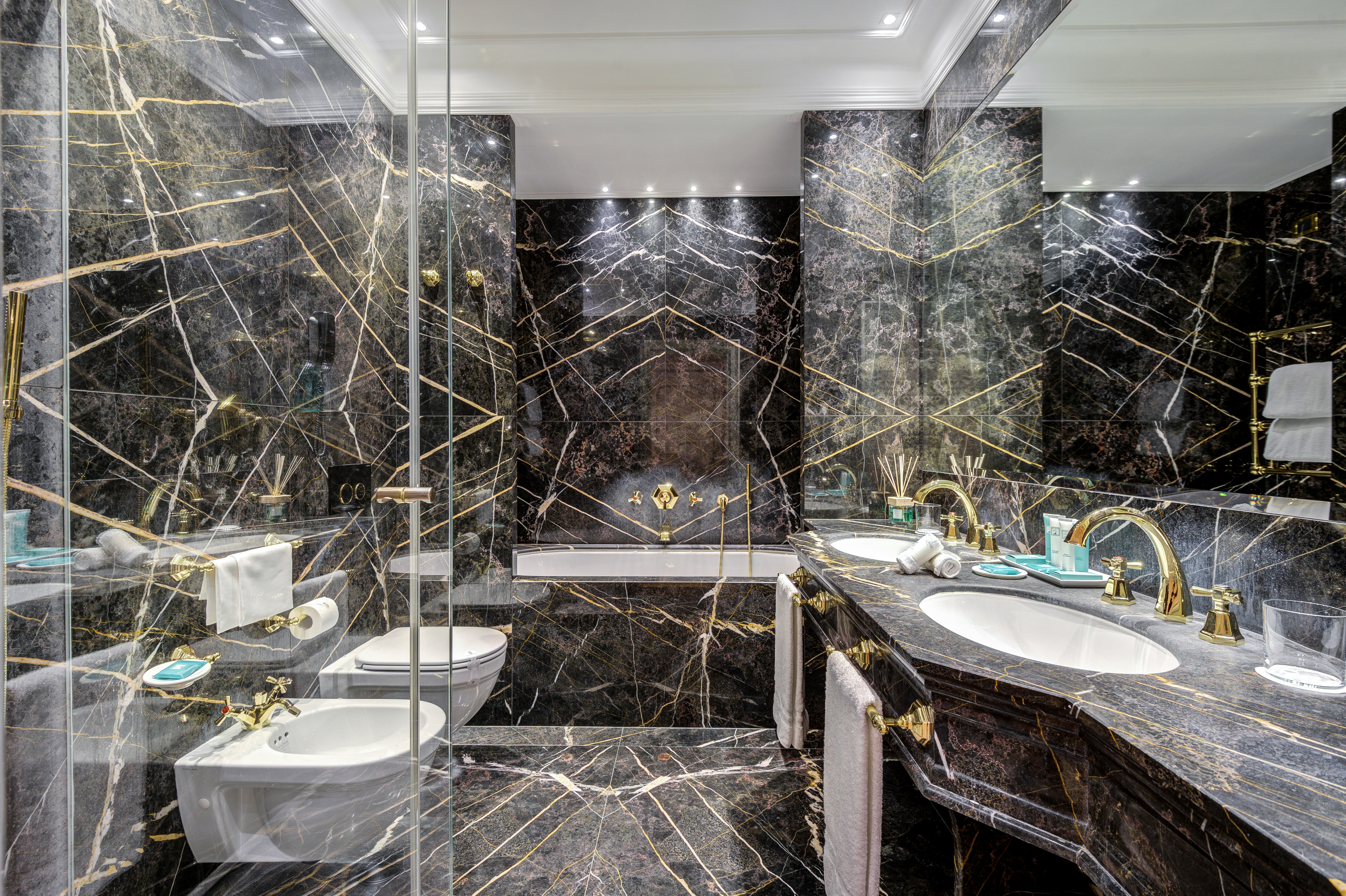 Luxury Suite Bathroom