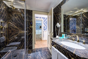 Junior Suite Bathroom