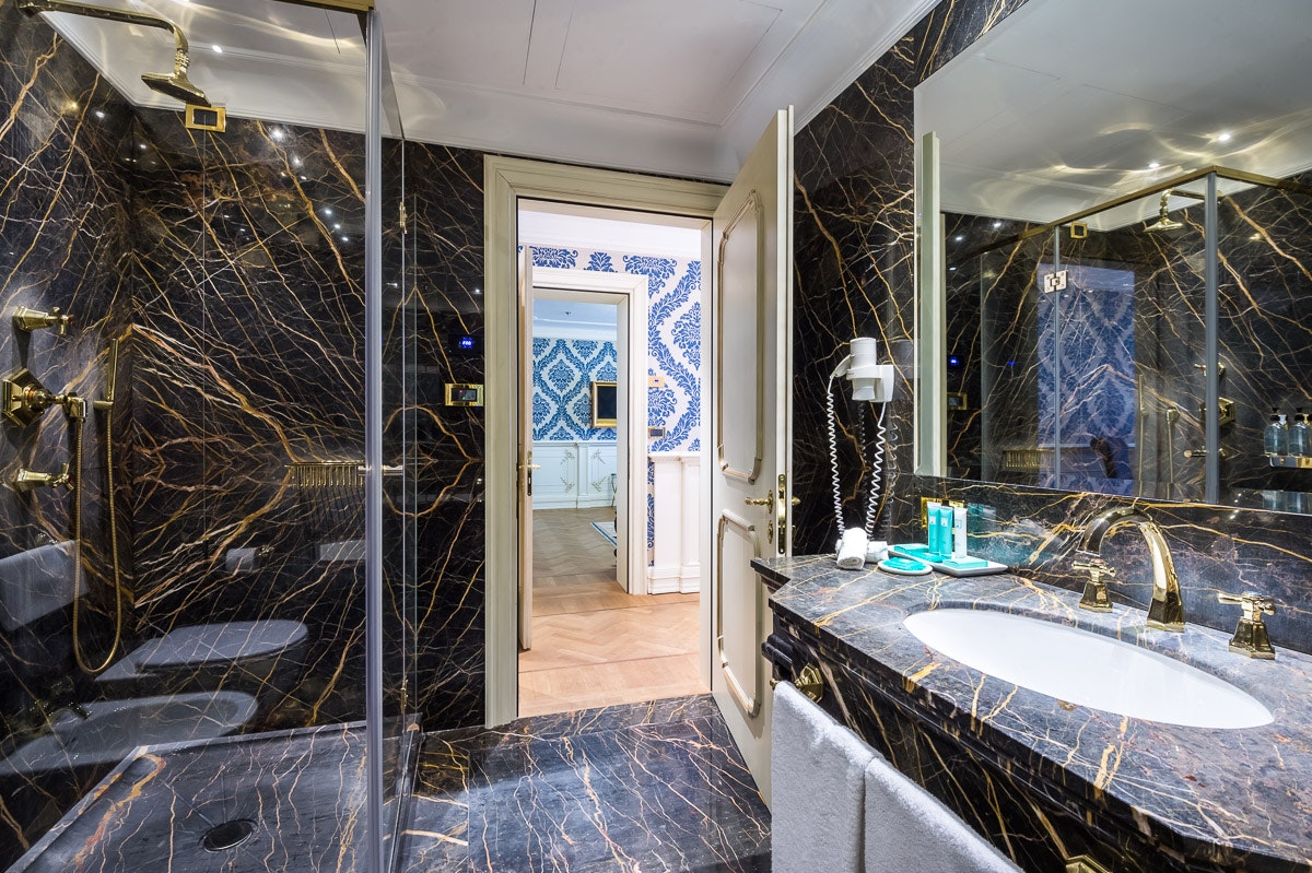 Junior Suite Bathroom