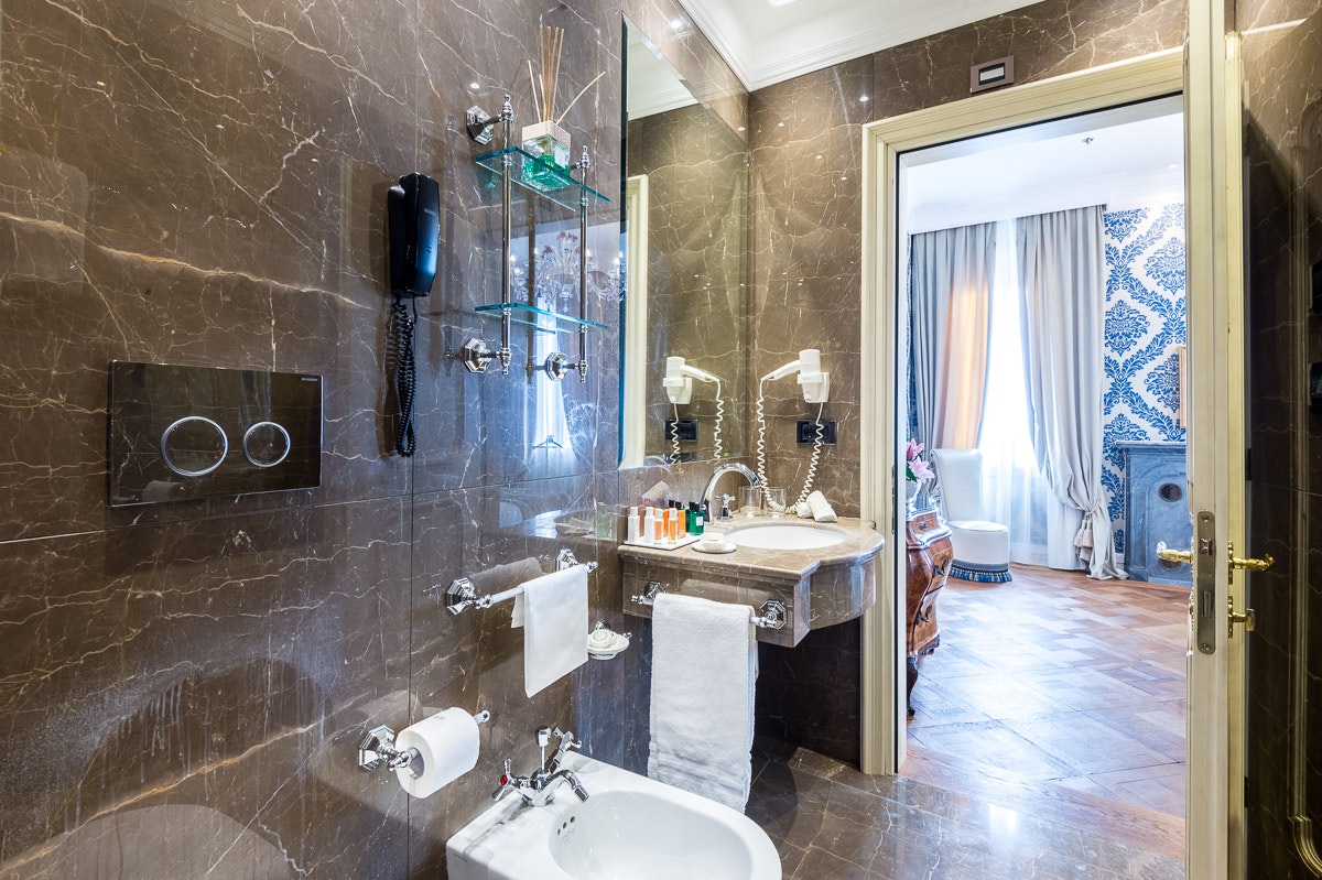 Luxury Suite Bathroom