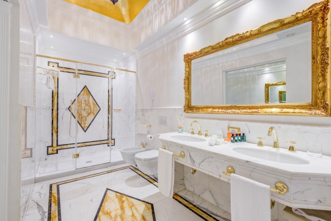 Luxury Suite Bathroom
