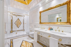 Luxury Suite Bathroom