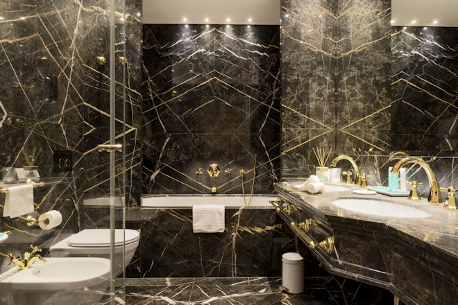 Junior Suite Bathroom