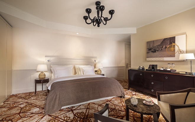 Deluxe Room with Balcony - Bedroom