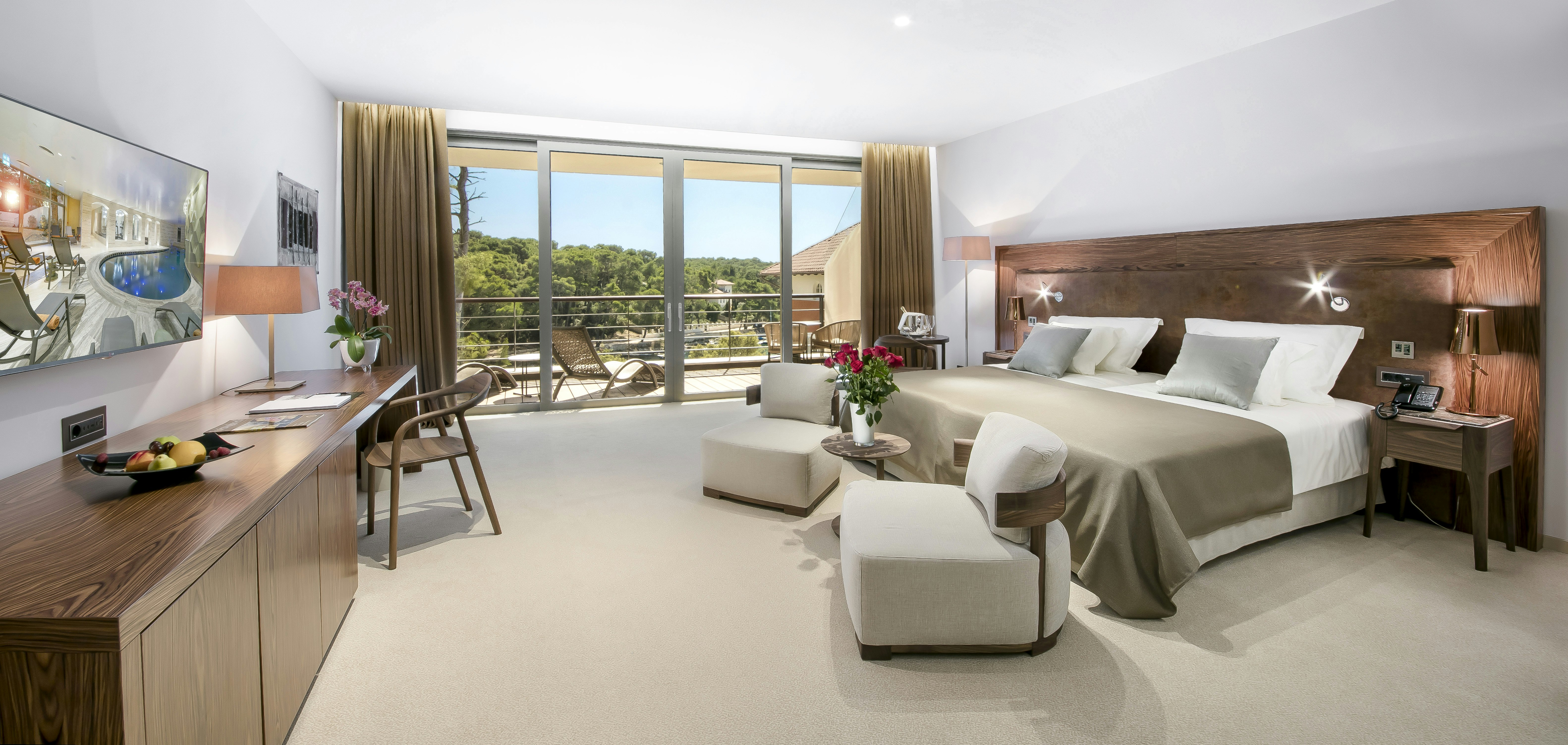 Luxury Suite - Bedroom