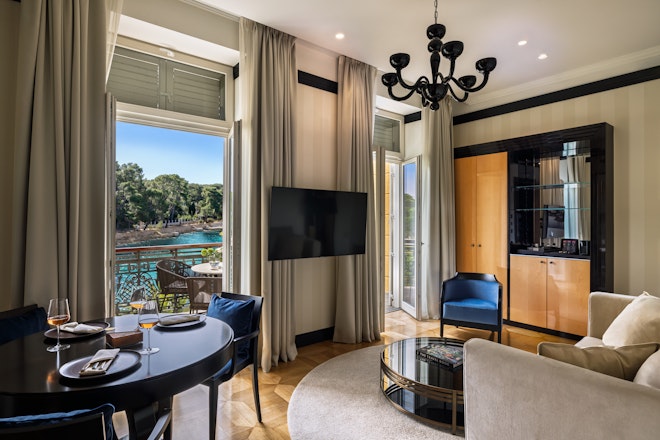 Augusta Suite Sea view with Balcony - Living Area