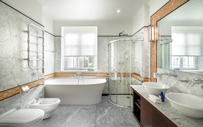 Deluxe Room with Balcony - Bathroom