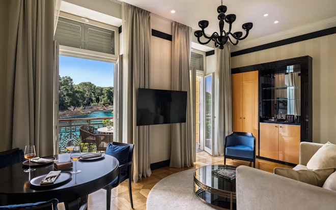 Augusta Grand Suite - Living Area