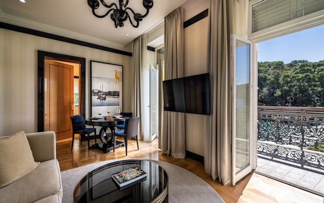 Augusta Grand Suite - Living Area
