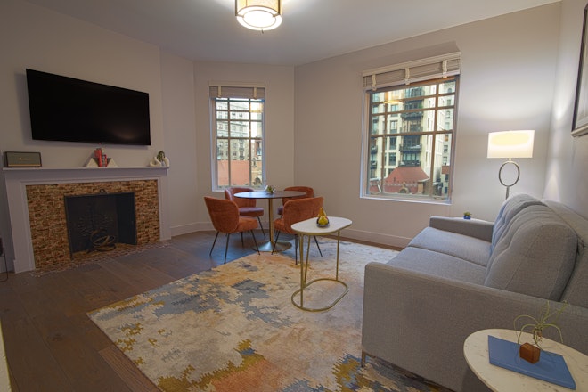 New Amsterdam Suite - Living Area