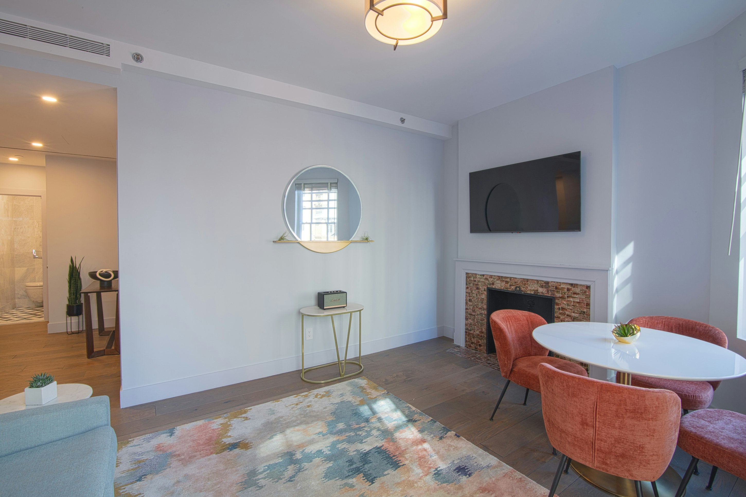 New Amsterdam Suite - Living & Dining Area