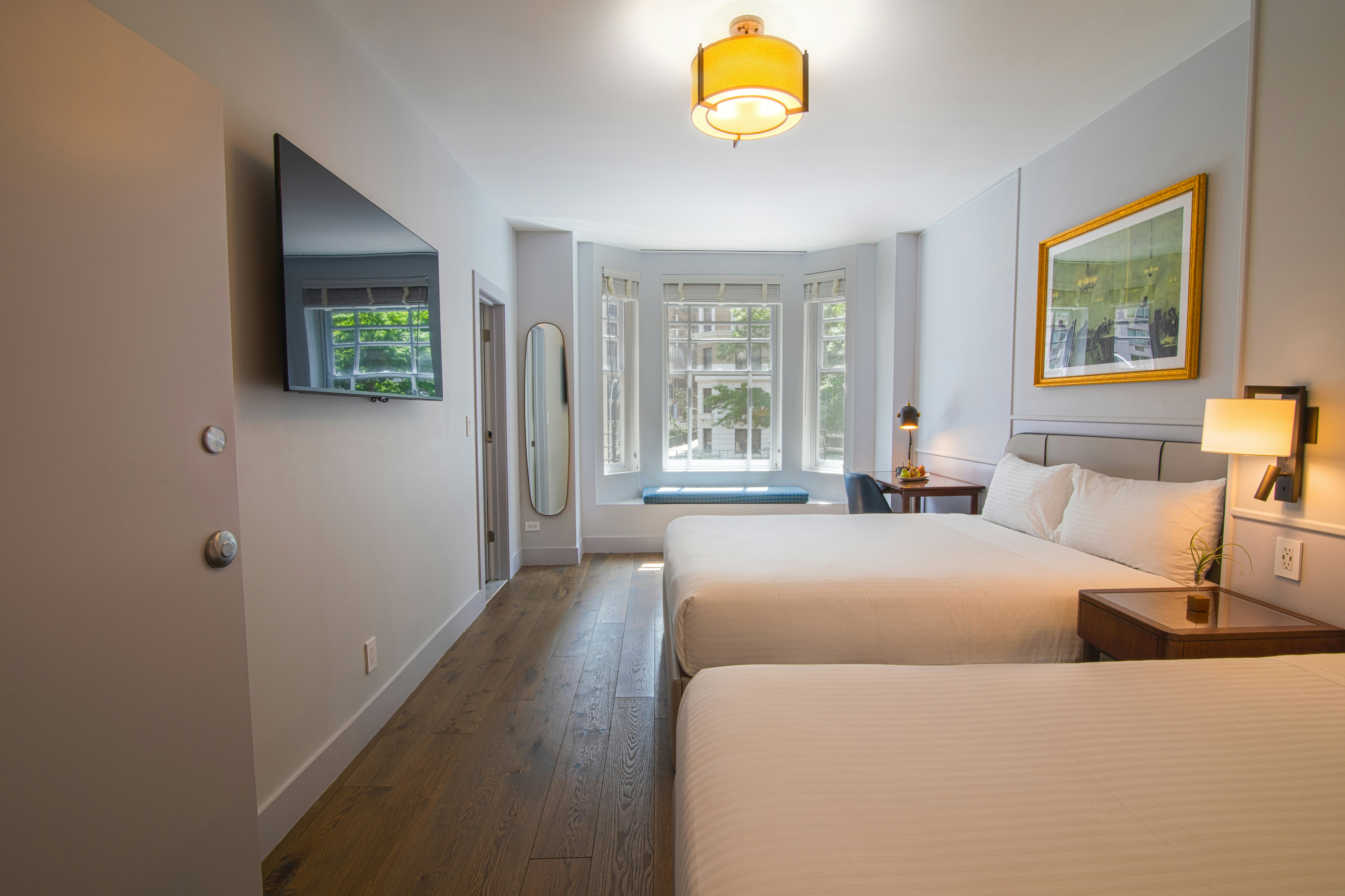 Broadway View 2 Queen Beds - Bedroom