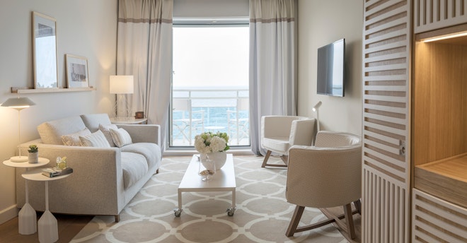 Deluxe Suite Living Room