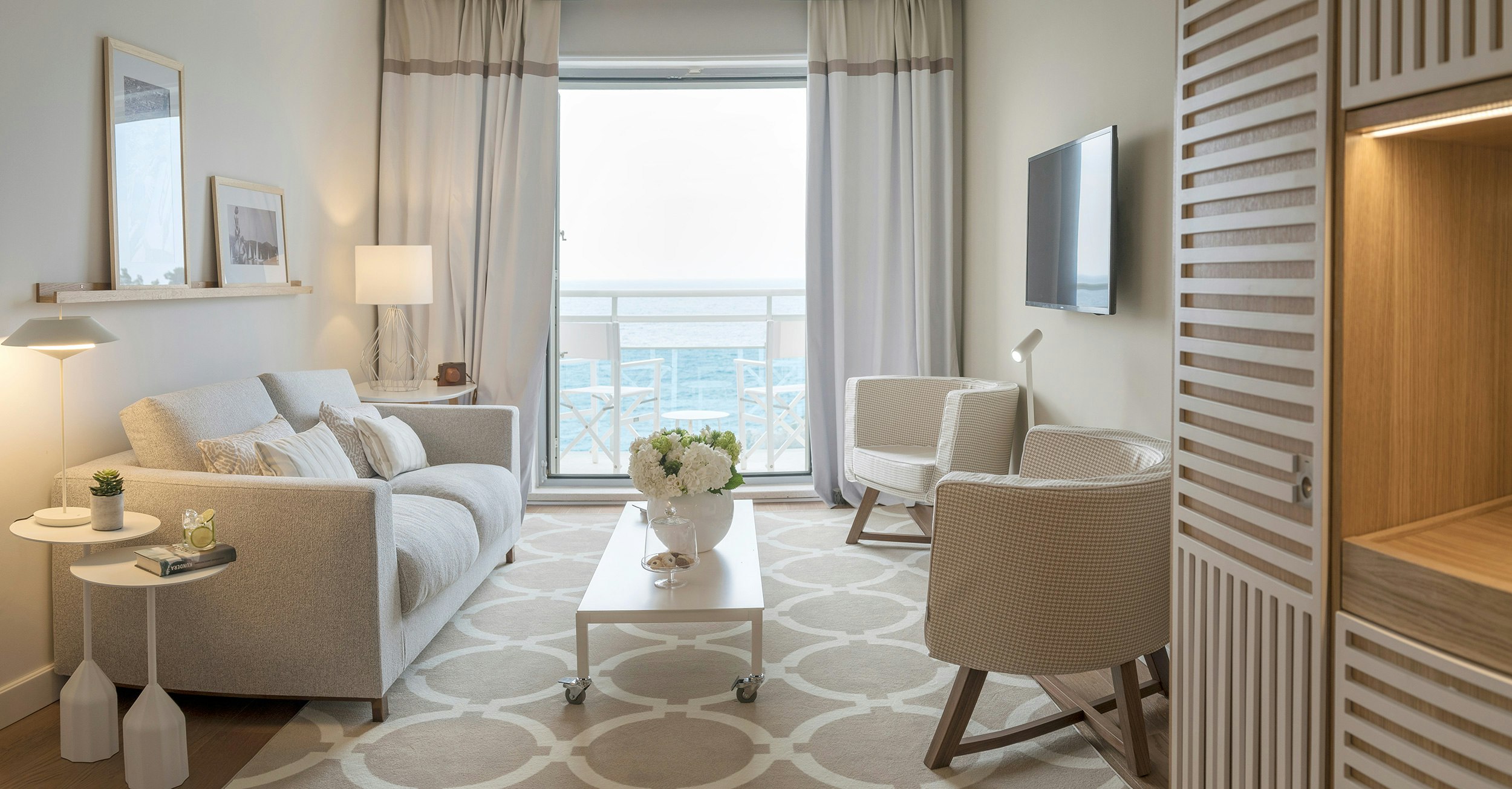 Deluxe Suite Living Room