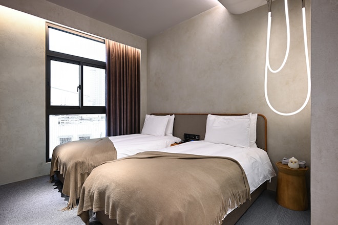 Corner Twin Room