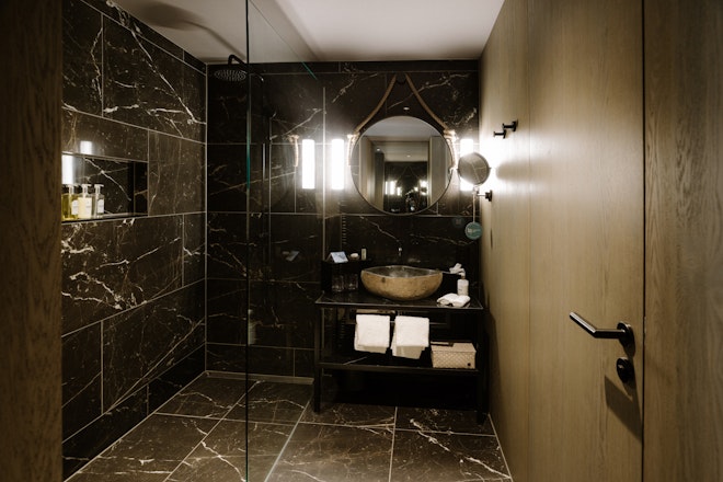 Essential King Room - Bathroom