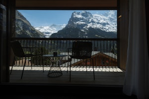 Eiger View Corner Deluxe King Room