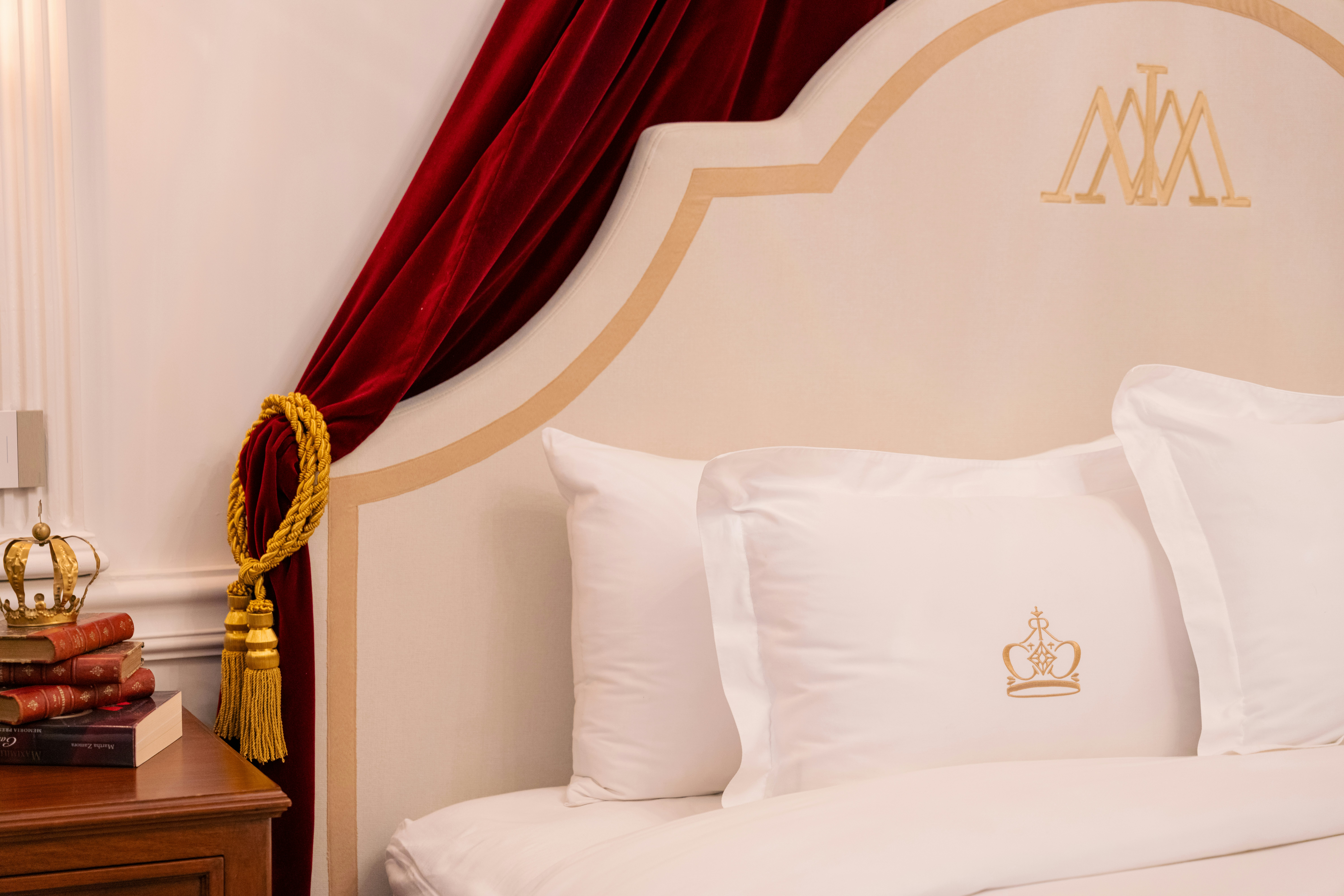 Maximiliano Room - Bedroom