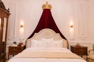 Maximiliano Room - Bedroom