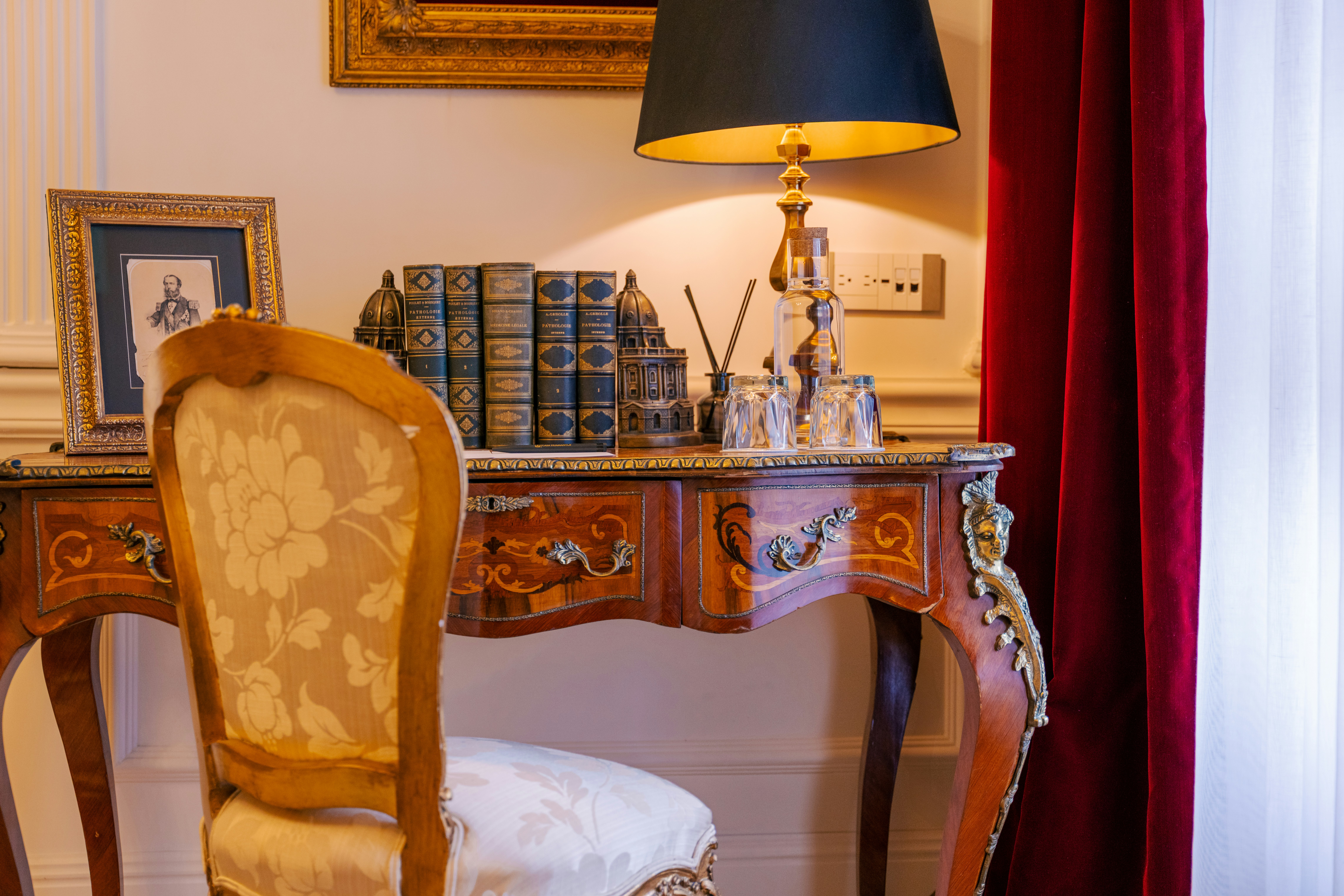 Maximiliano Room - Room Details