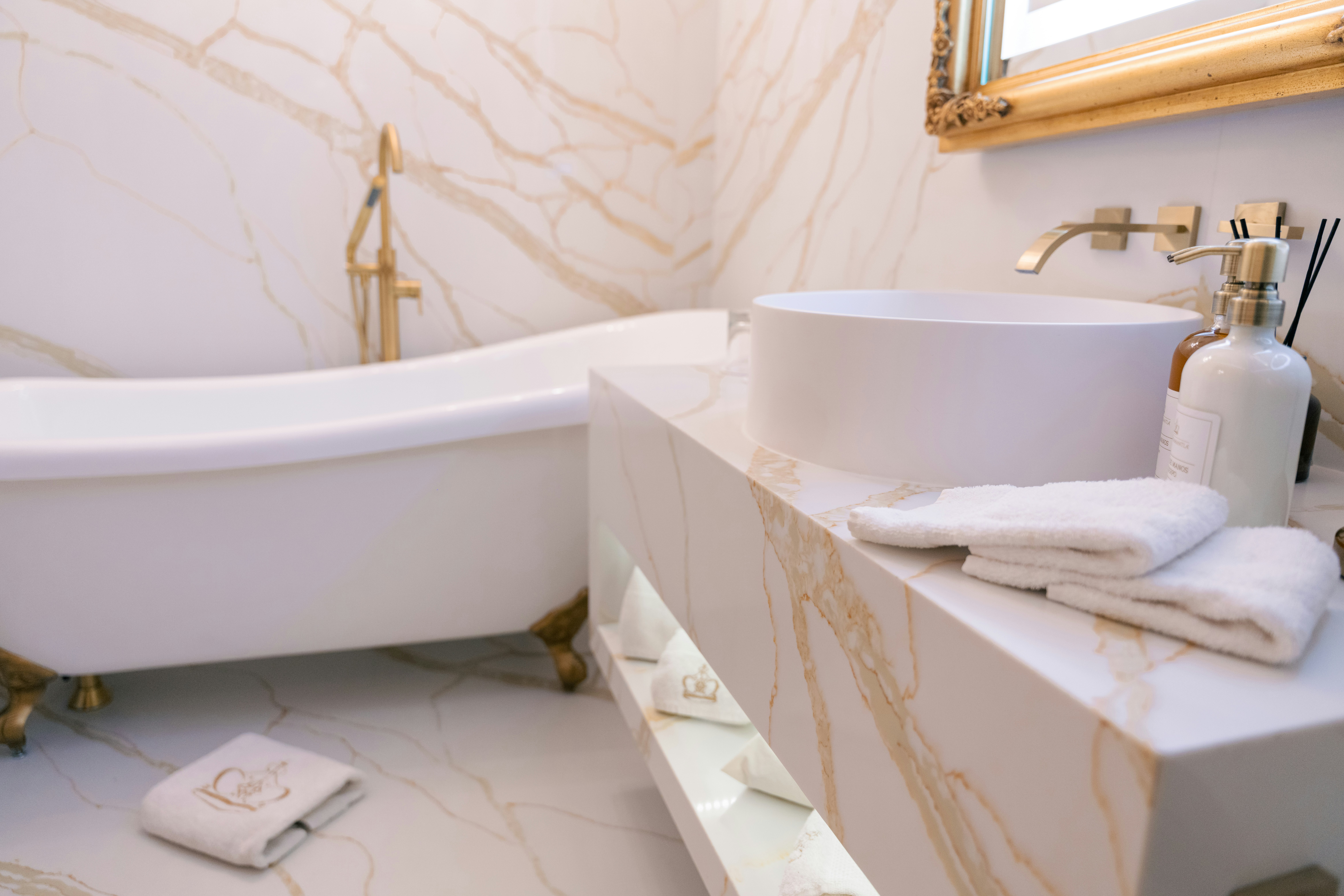 Maximiliano Room - Bathroom