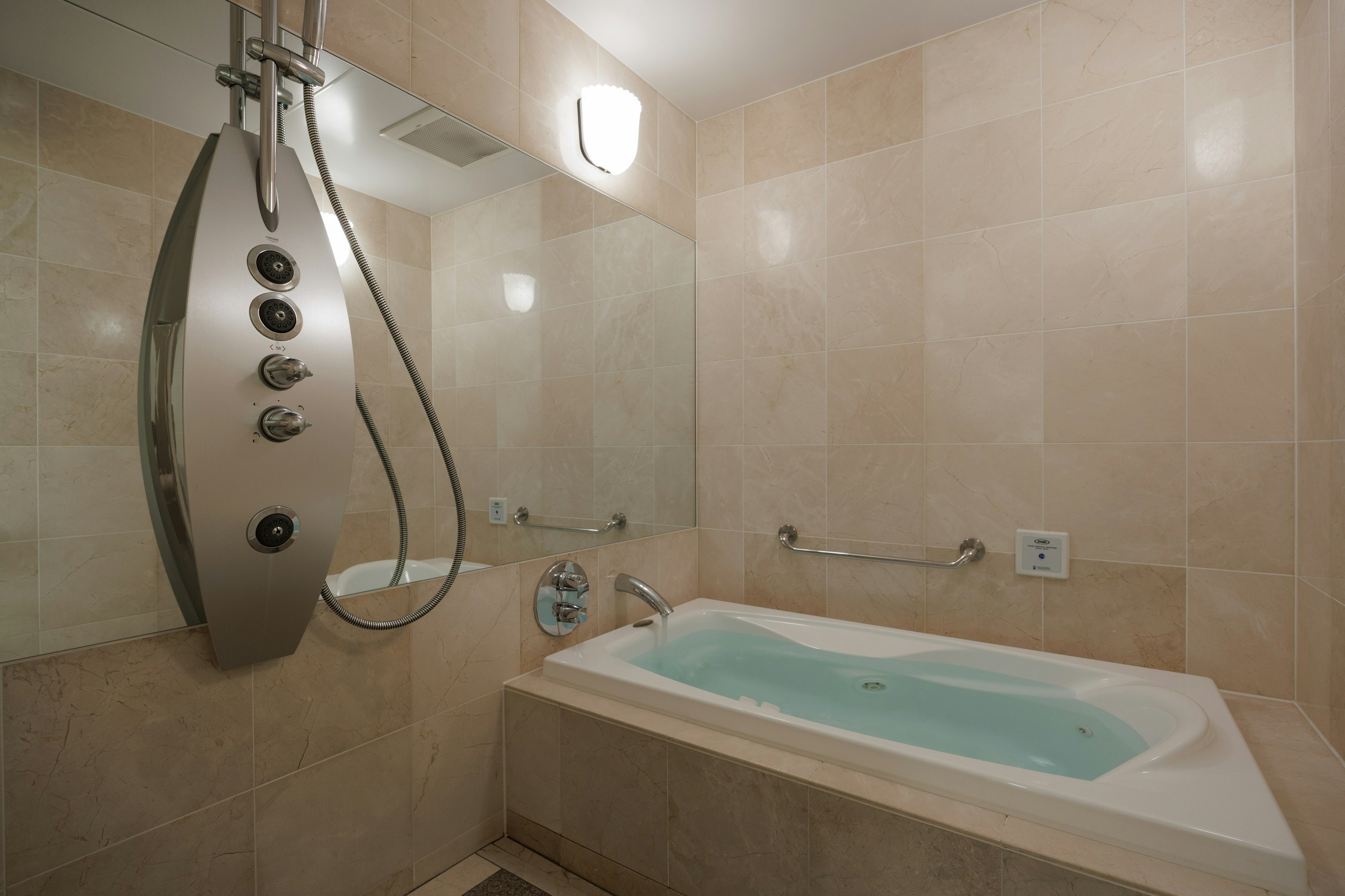 Cypress View Twin Room - Bathroom