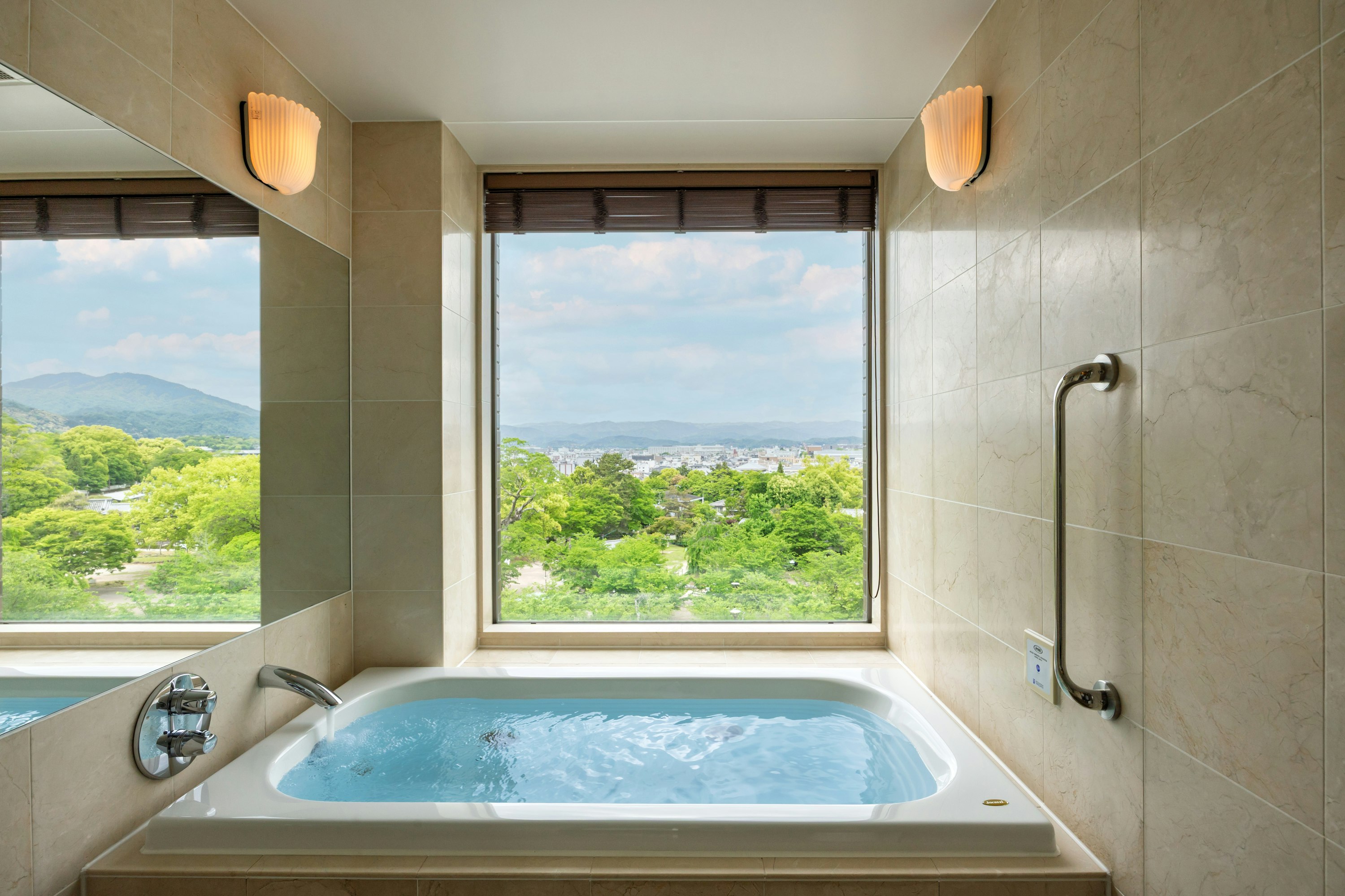 Panorama Park View Twin Room - Bathtub