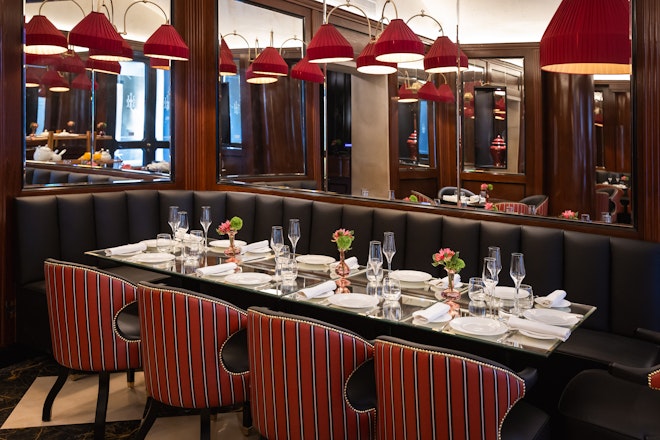 Caf_ Romano Restaurant