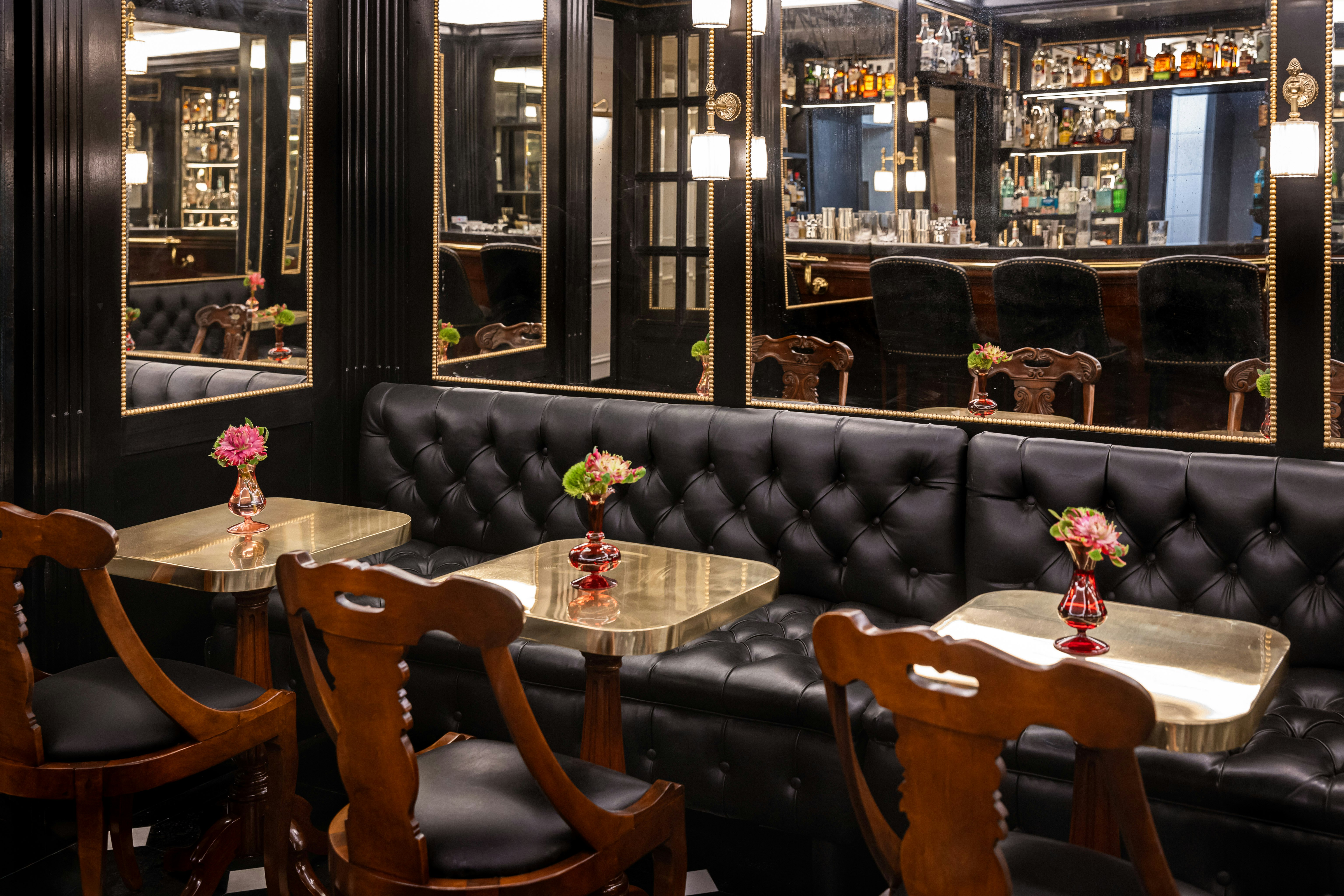 Caf_ Romano Restaurant