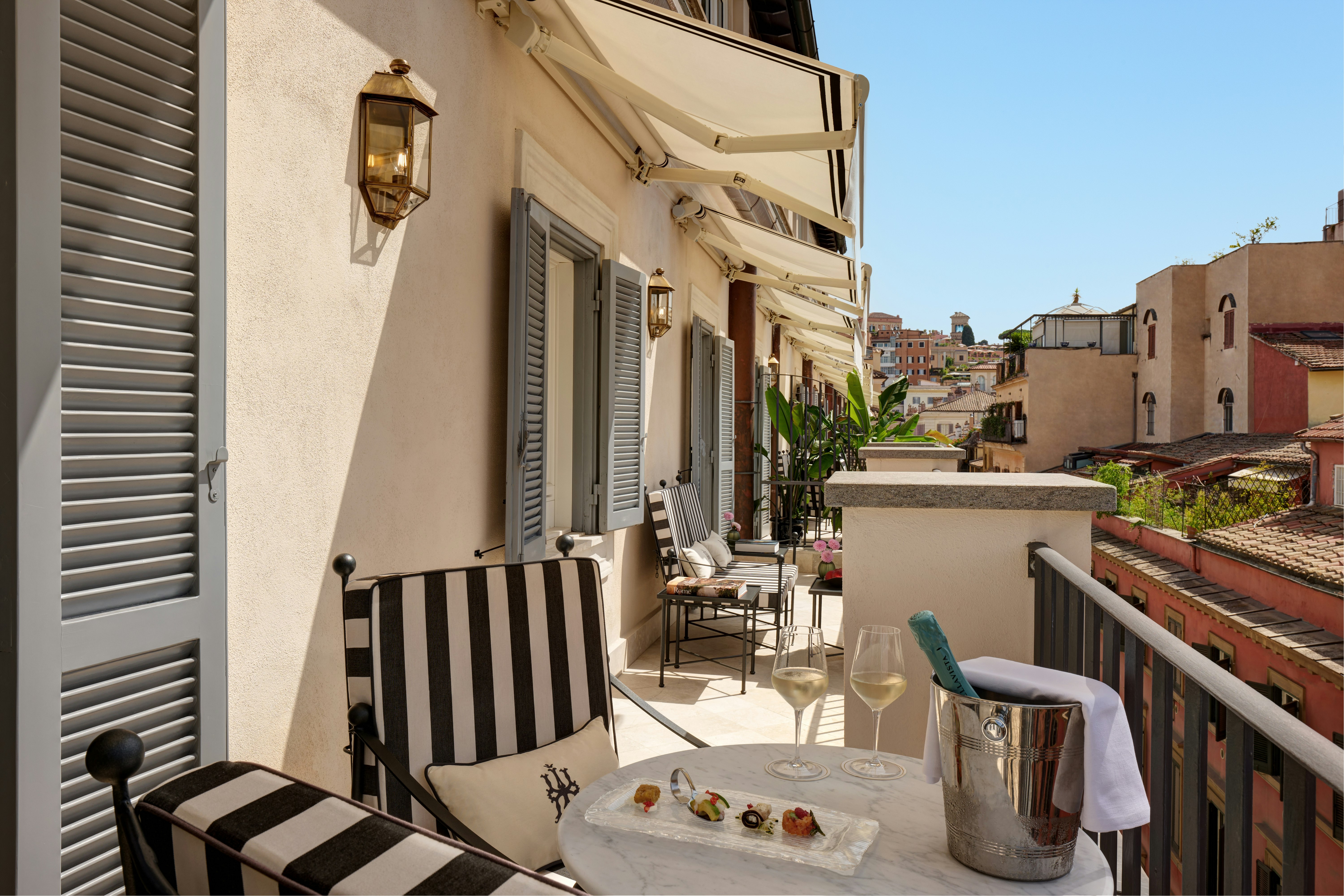 Balcony Suite - Balcony Dining