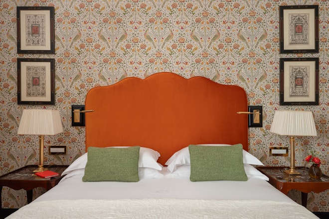 Deluxe - Bedroom