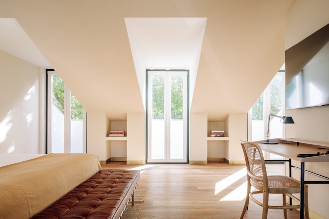 Deluxe Master Suite