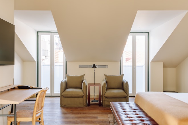 Deluxe Master Suite