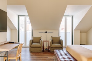 Deluxe Master Suite