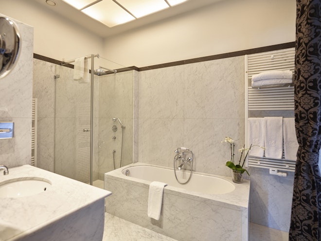 Royal Executive Room - Bathroom