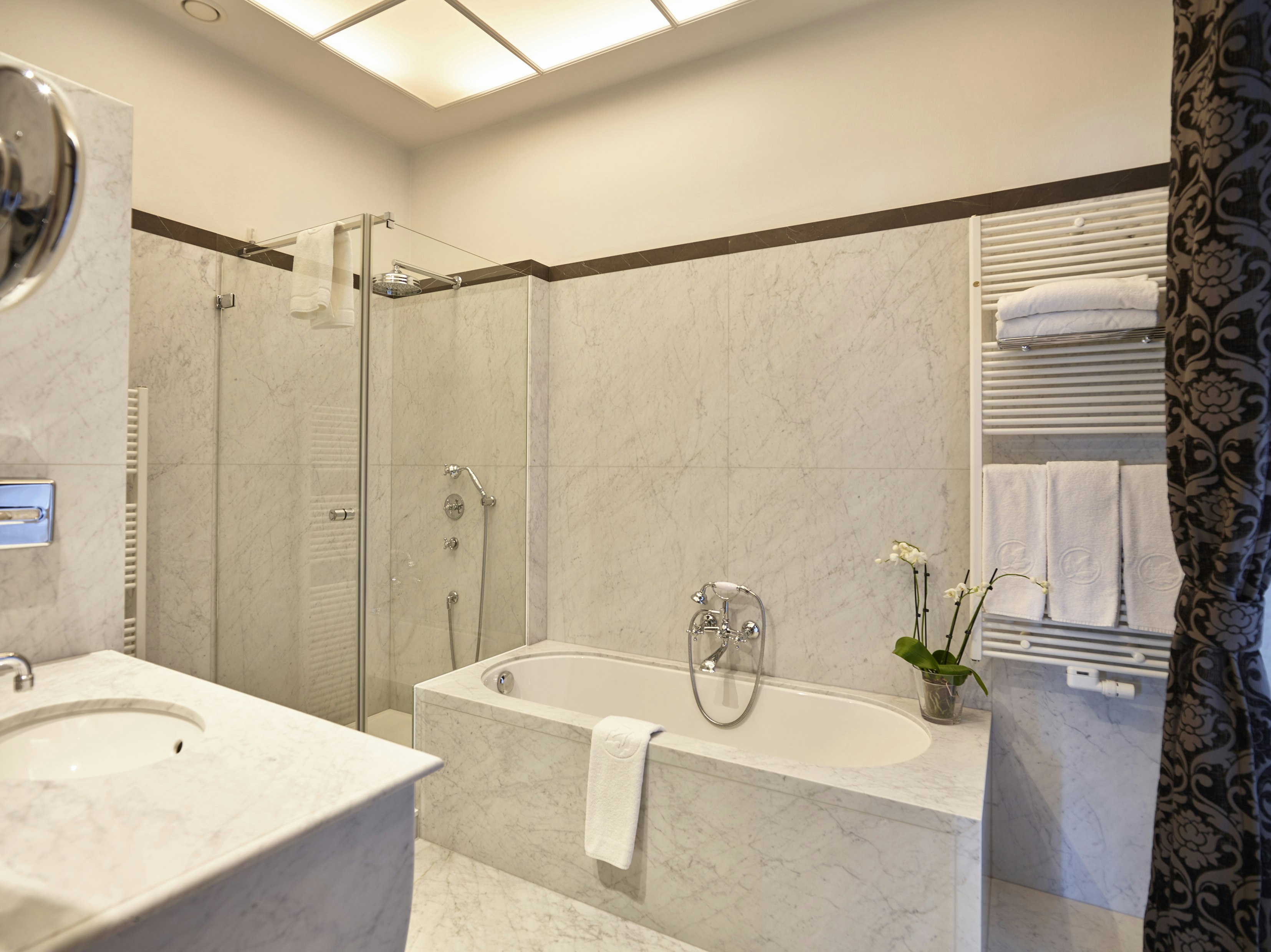 Royal Executive Room - Bathroom