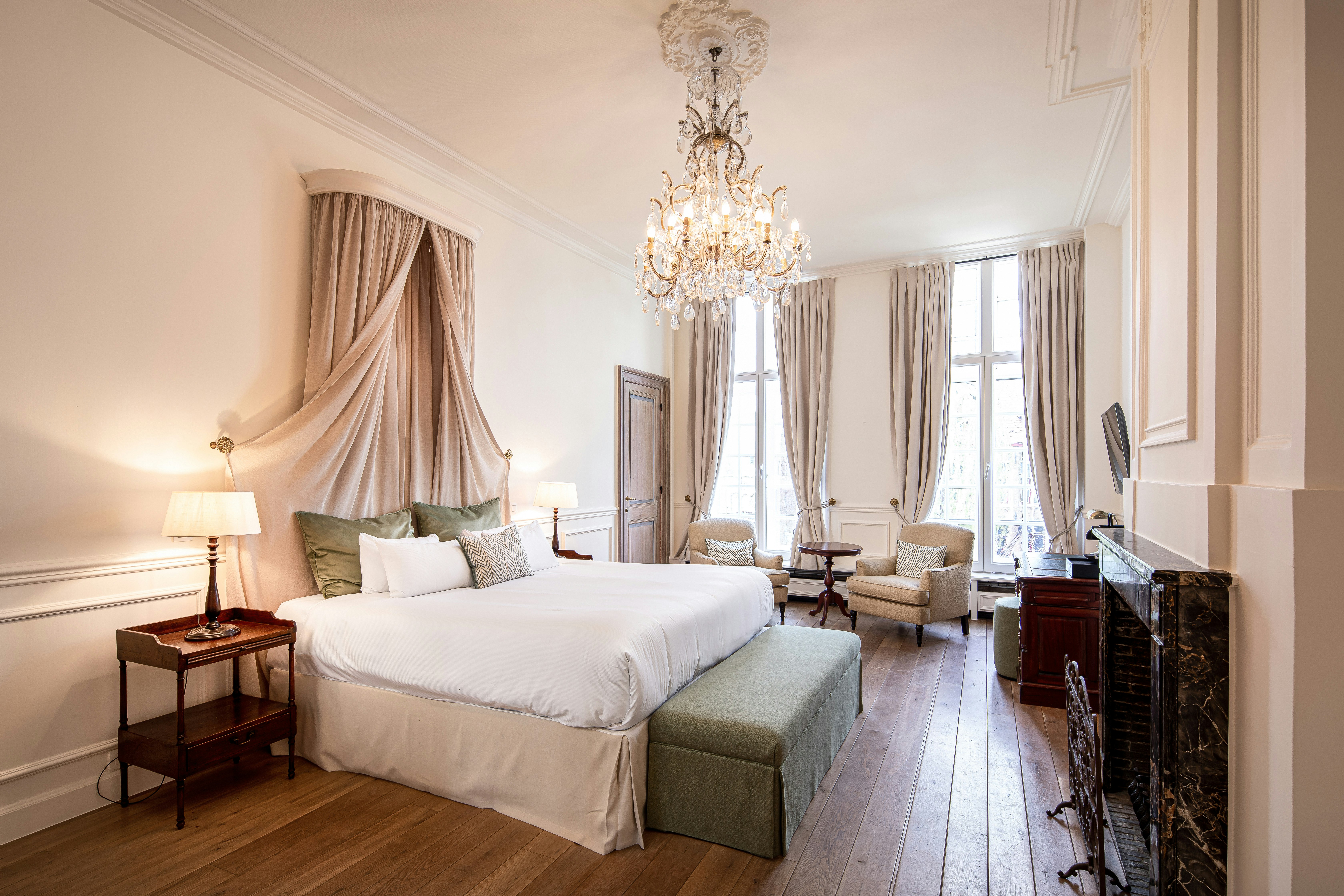 Royal Executive Room with Canal View - Bedroom