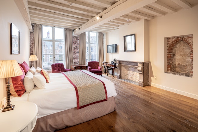Royal Executive Room with Canal View - Bedroom