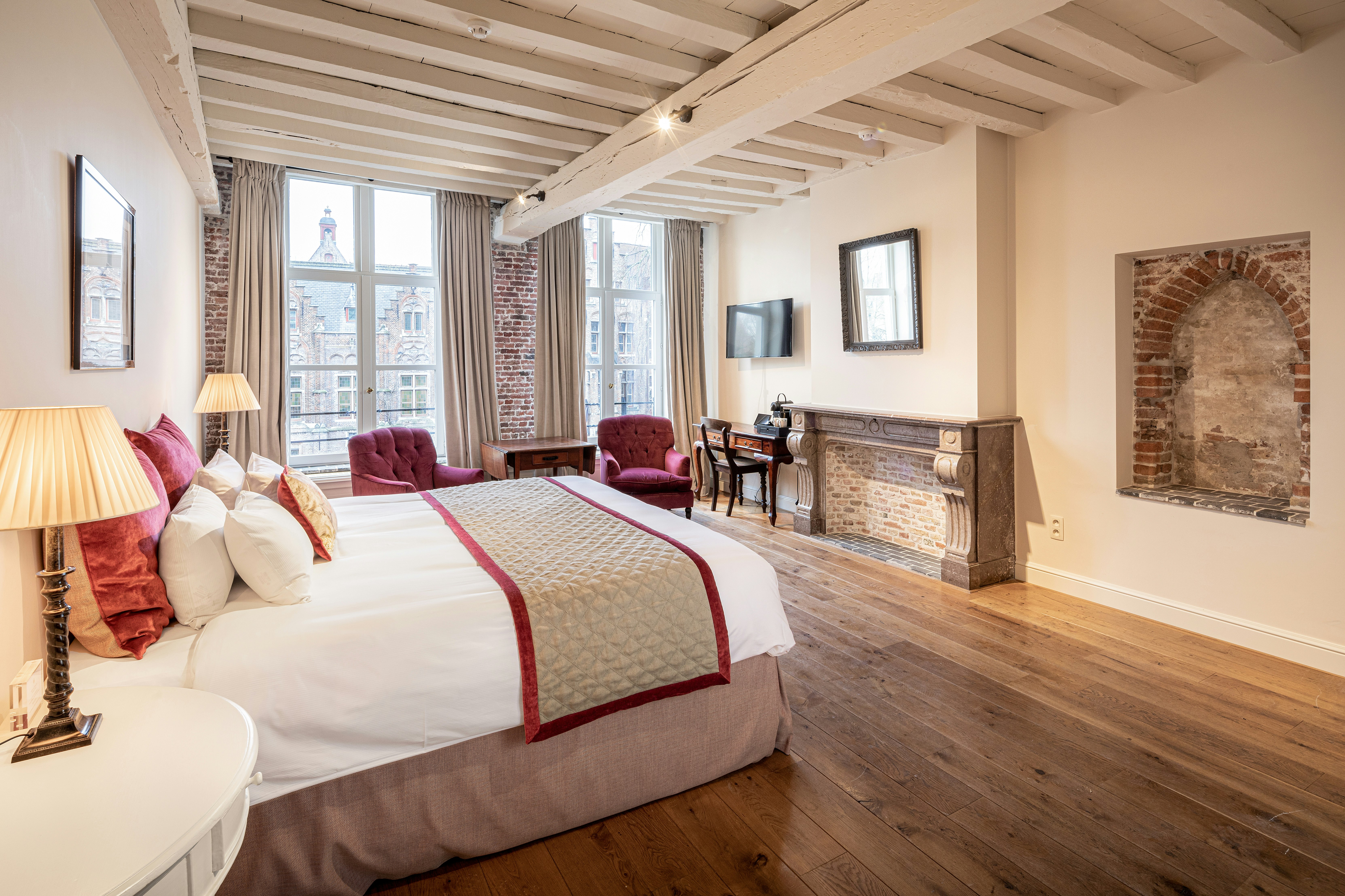 Royal Executive Room with Canal View - Bedroom