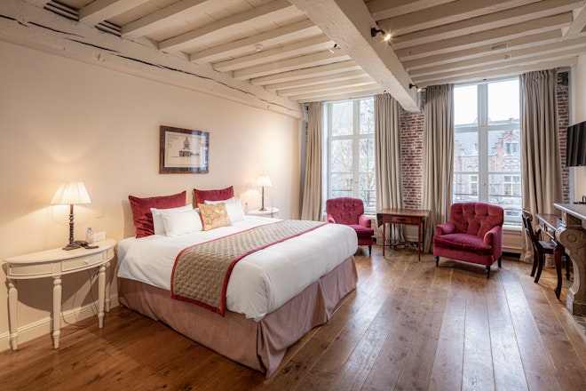 Royal Executive Room with Canal View - Bedroom