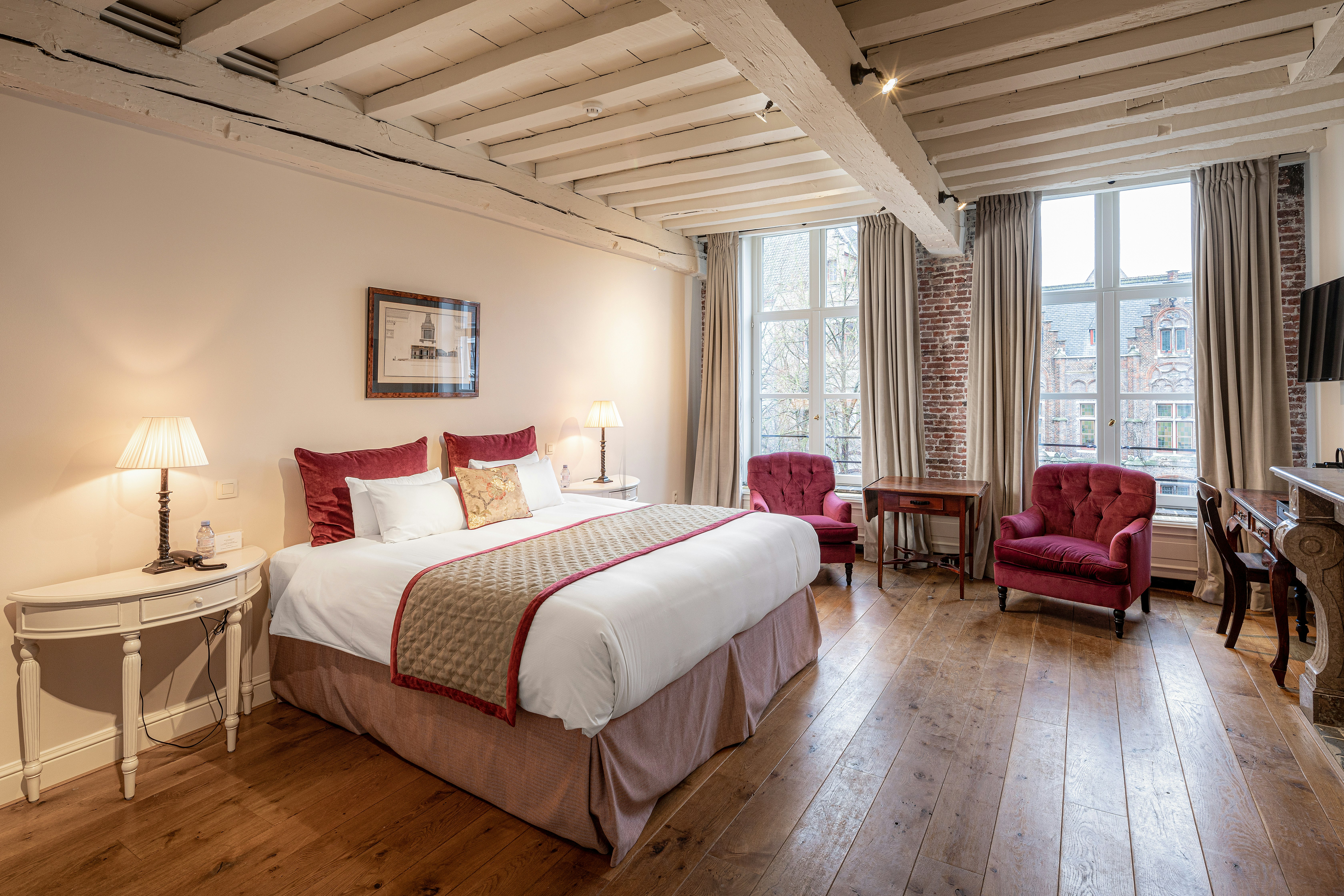 Royal Executive Room with Canal View - Bedroom