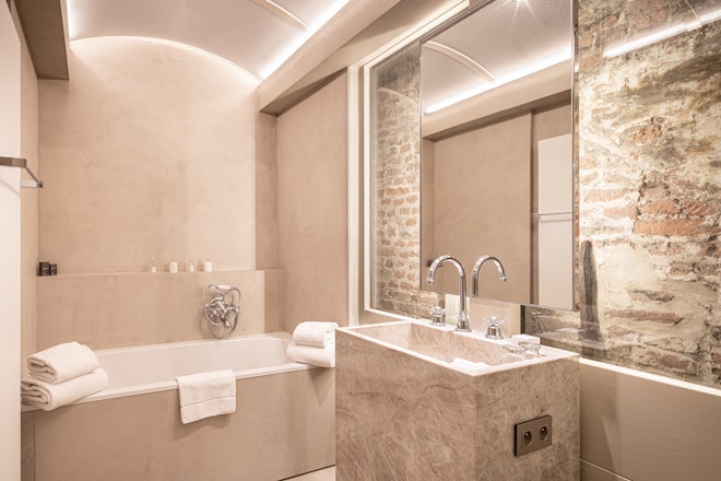Royal Executive Room with Canal View - Bathroom