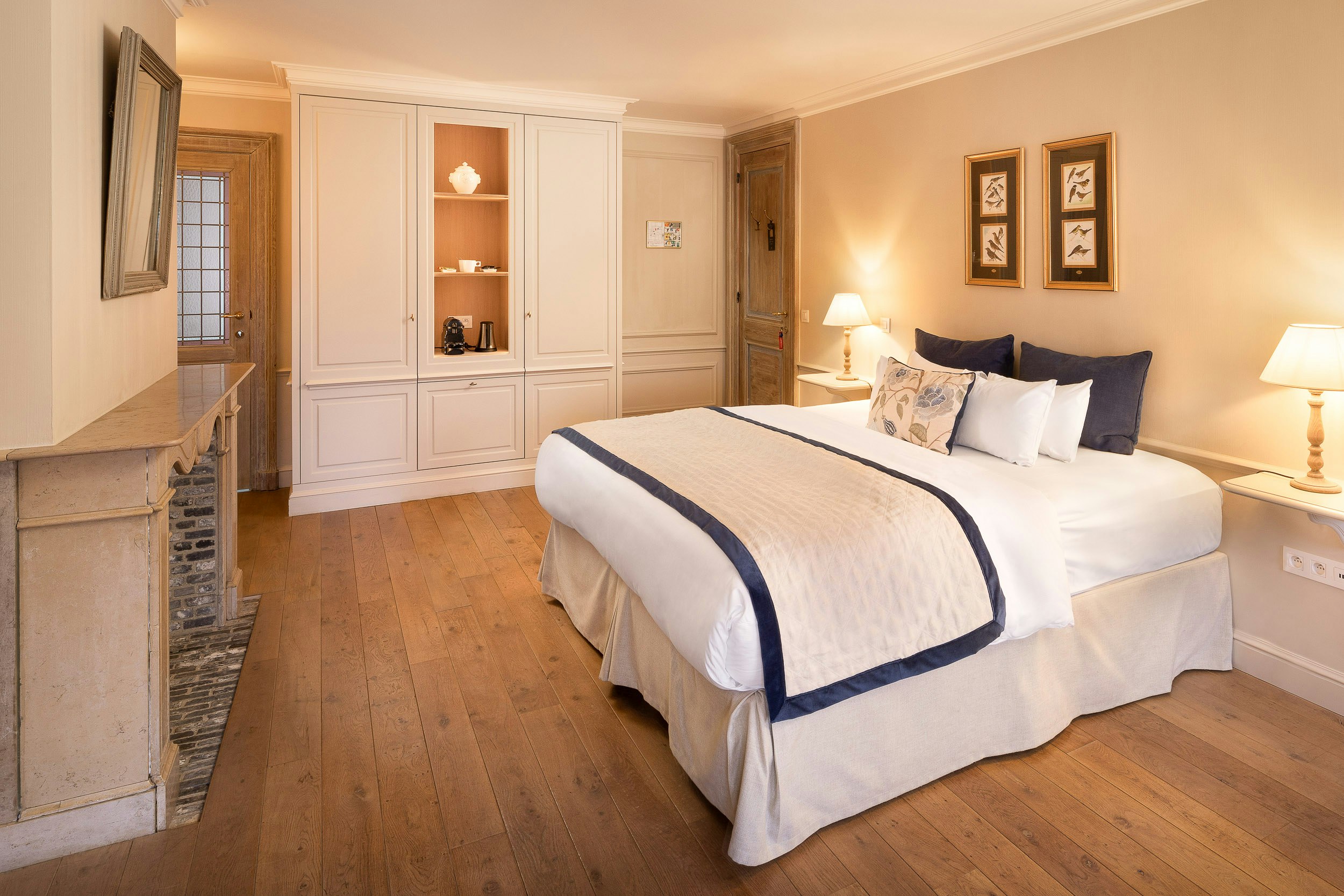 Royal Executive Room with Canal View - Bedroom