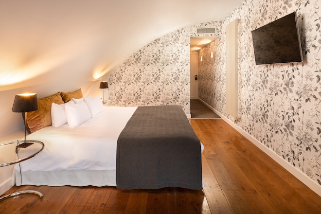 Executive Room with Balcony - Bedroom